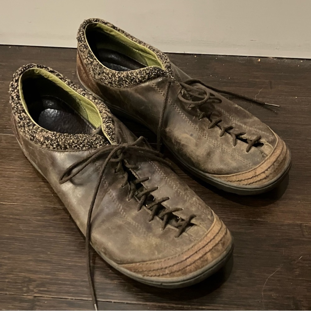 Patagonia brown leather lace up sneakers / shoes.